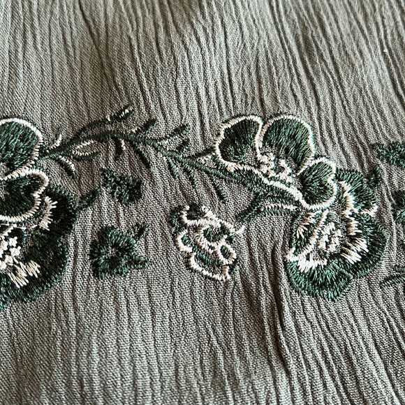 Time and Tru Embroidered Floral Bell Long Sleeve Olive Blouse Size S (4-… - Picture 16 of 16